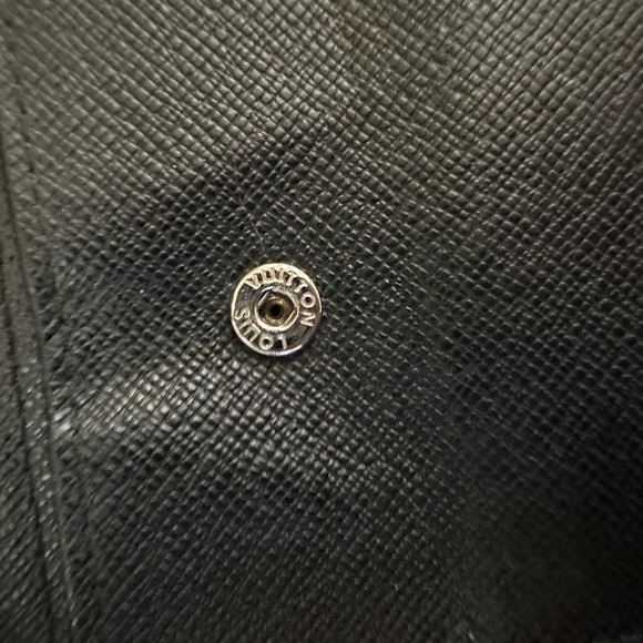 LOUIS VUITTON
Damier Graphite Slender Wallet - Picture 14 of 17